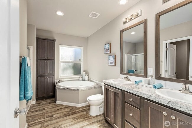 Building Photo - 39001 Shoreview Dr NE