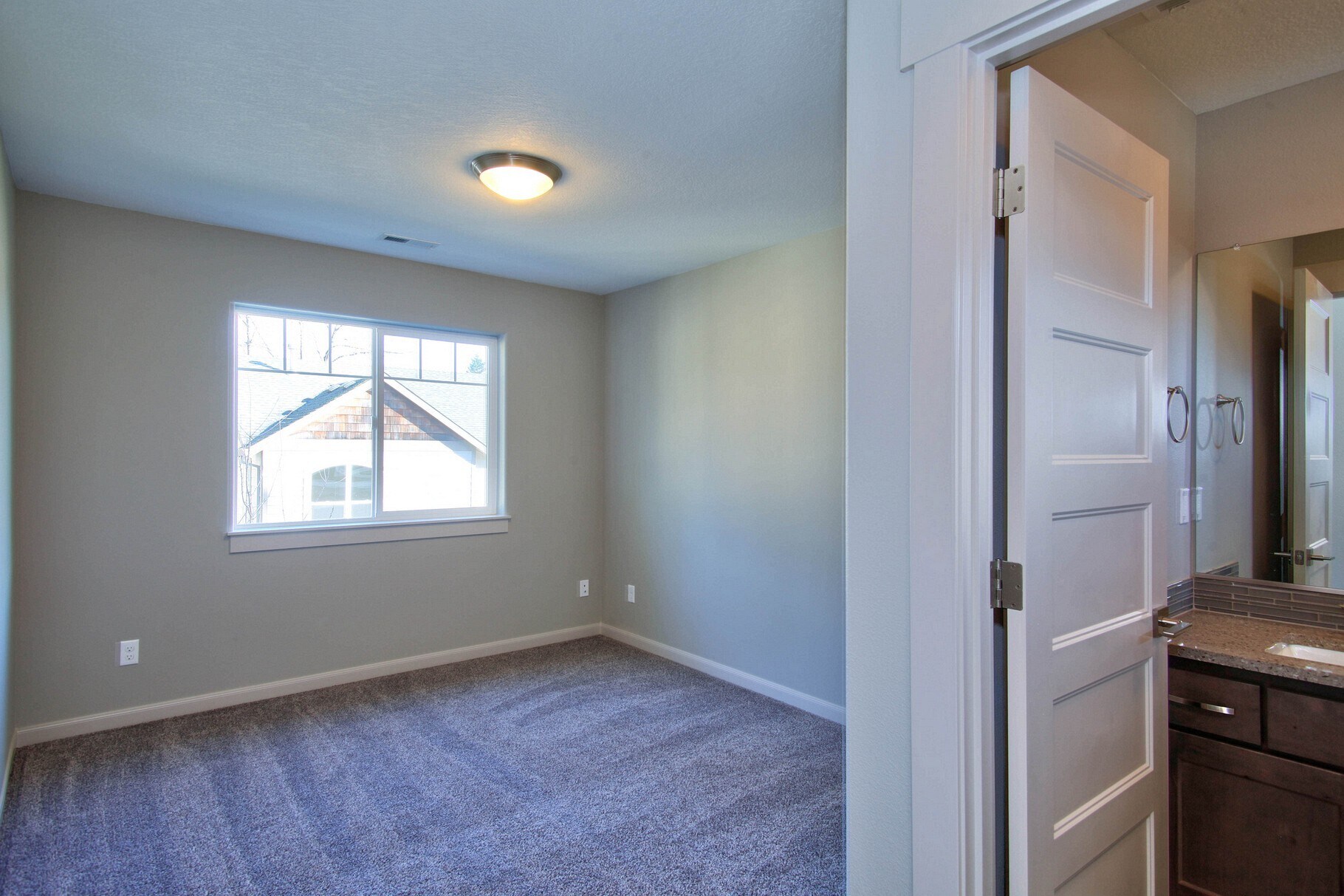 Building Photo - 9424 N Macrum Ave