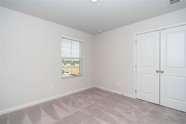 Building Photo - 242 Lookout Dr