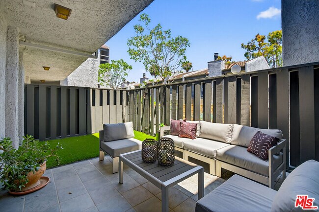 Building Photo - 1920 Pandora Ave