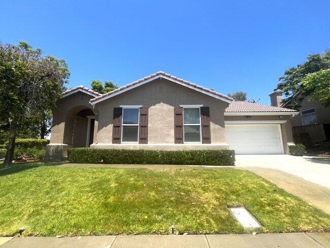 Building Photo - 3 bed, 2 bath located in Corona, CA!
