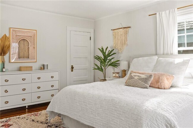 Building Photo - 35 Hall Ave