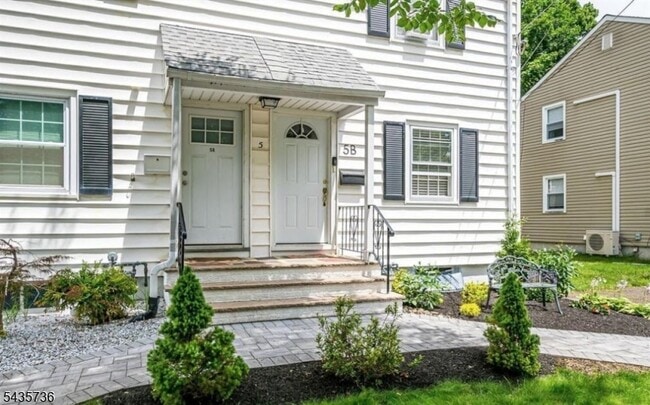 Building Photo - 5 Mayfield Pl