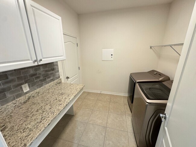 Building Photo - $300 off of a month of rent!! Experience the Epitome of Lakeside Luxury Living — For Rent in Narc...