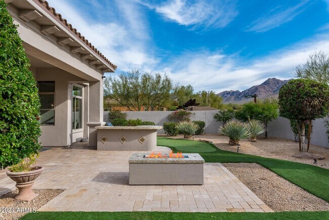 Building Photo - 9901 E Edgestone Dr