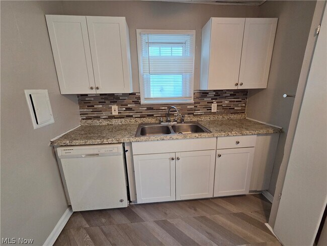 Building Photo - 994 Yellowstone Rd