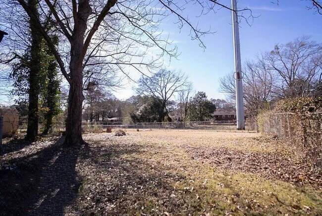 Building Photo - 215 Silver Springs Cir SW