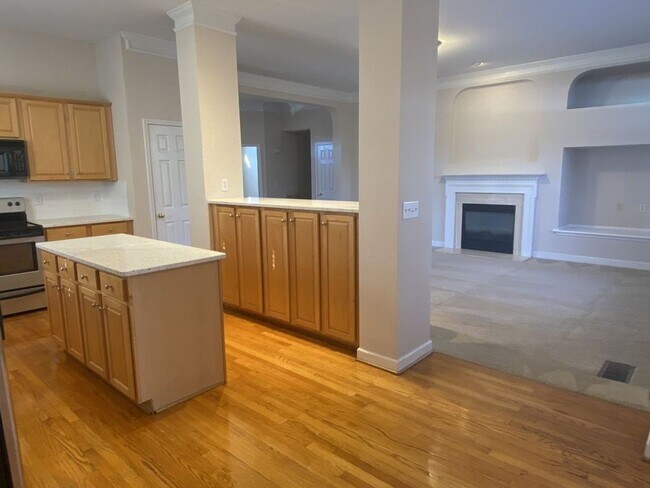 Building Photo - Beautiful Highland Creek Ranch home with 4...