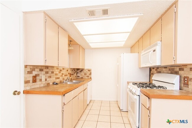 Building Photo - 2608 Tracey Cir