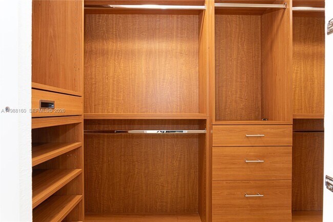 Building Photo - 231 Poinciana Island Dr