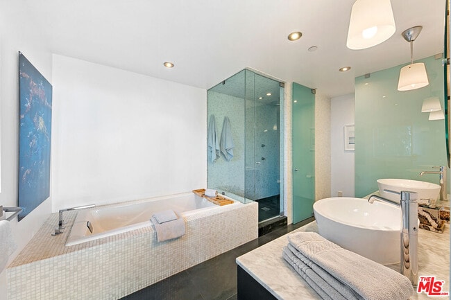 Building Photo - 21766 Azurelee Dr