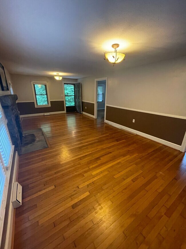 Building Photo - 296 Middle Fork Rd