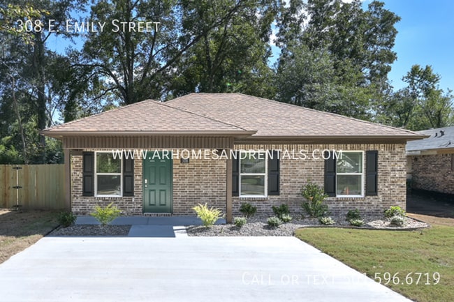 Primary Photo - 308 E Emily St