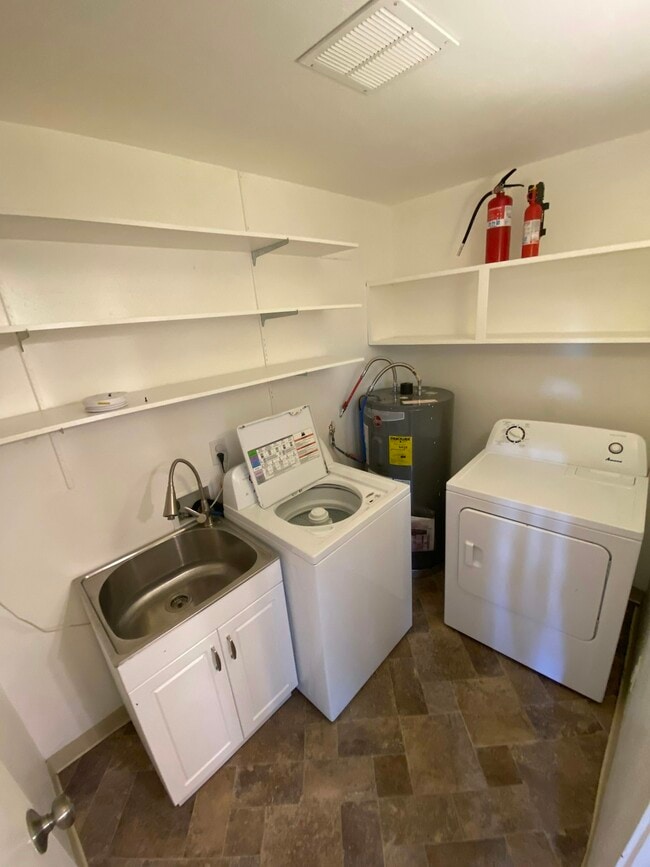 Building Photo - 13380 SW Farmington Rd