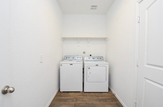 Building Photo - 21170 Alder Oaks Dr