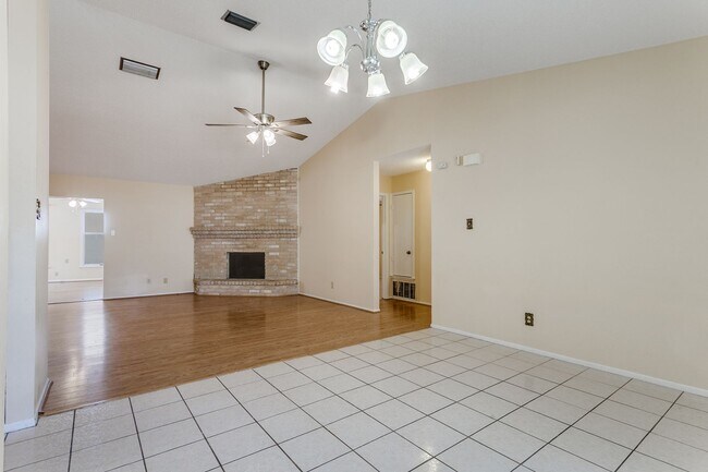 Building Photo - Charming 3-bedroom, 2 bath home in desirab...