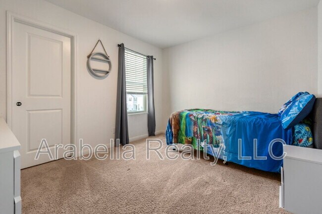 Building Photo - 5507 Finch Cyn