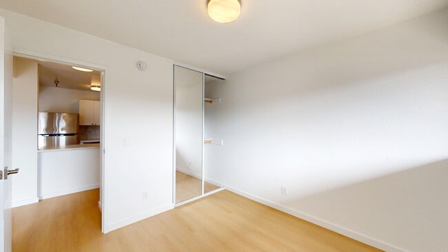 Building Photo - 2031 Castro St