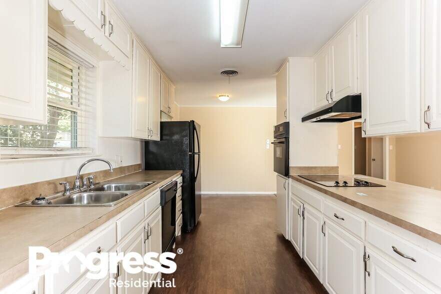 Building Photo - 6420 Valley Ridge Dr