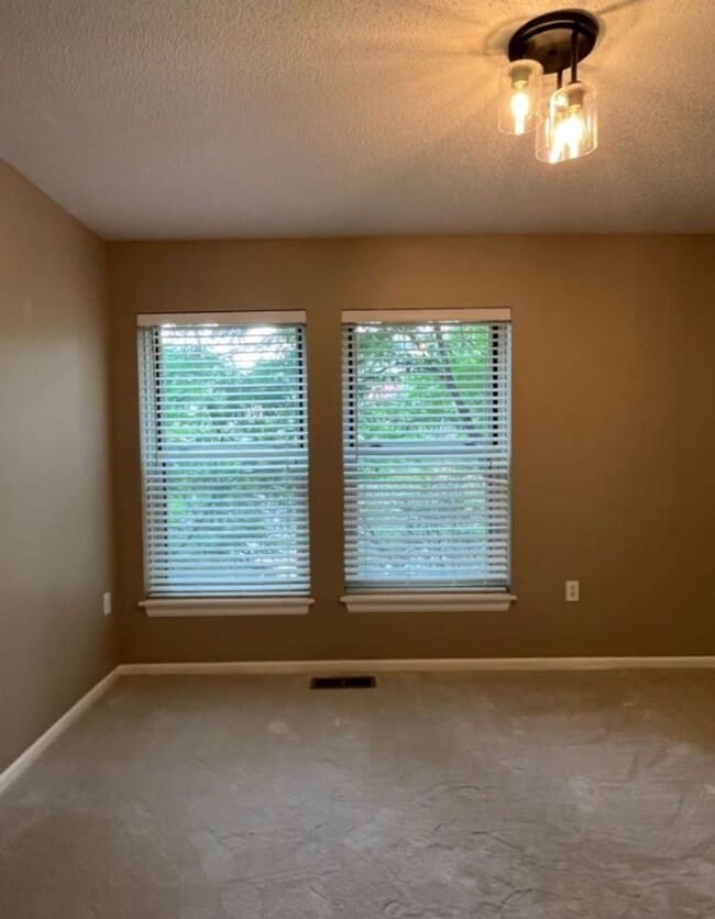 Building Photo - Stylish North Loop Living for $3,499/month...