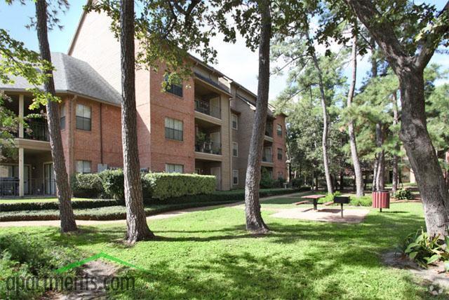Courtyard - Chasewood Apartments