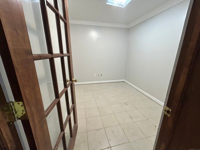 Building Photo - 14 Normandy Dr