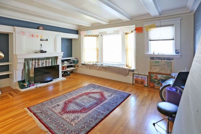 Building Photo - 819 Capp St