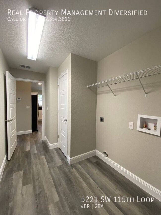 Building Photo - 5221 SW 115th Loop