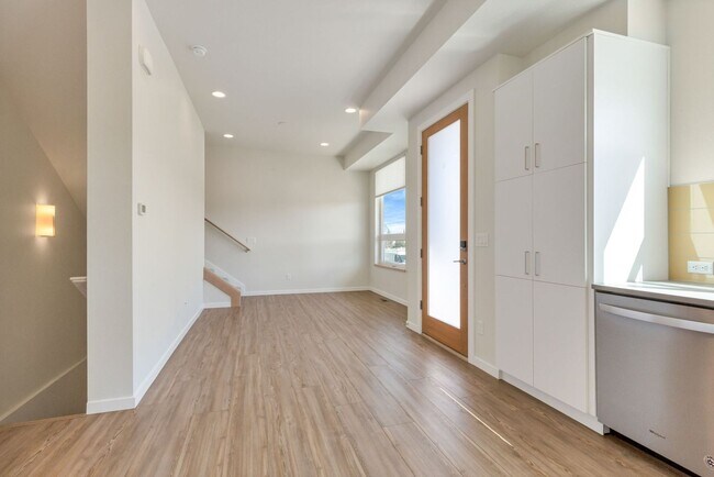Building Photo - Modern 2BR Lafayette Home | Finished Basement, Garage & Quartz Kitchen