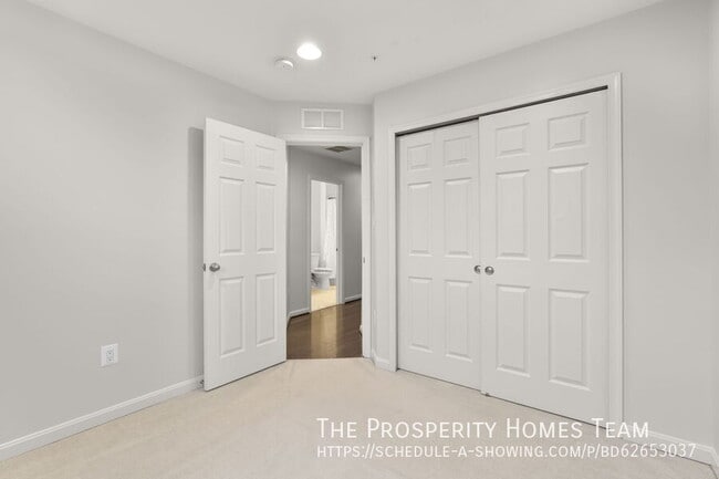 Building Photo - 7207 Barry Ln