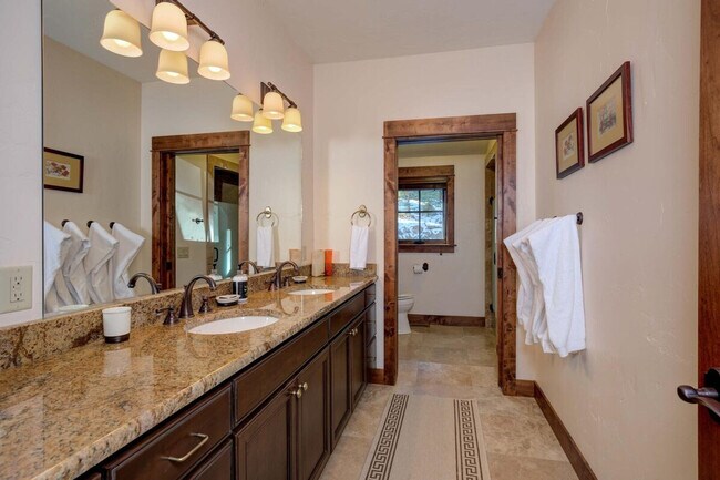 Building Photo - 14 Peaks View Dr