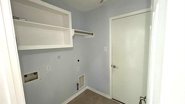 Building Photo - 8106 Saragosa Blue Ln