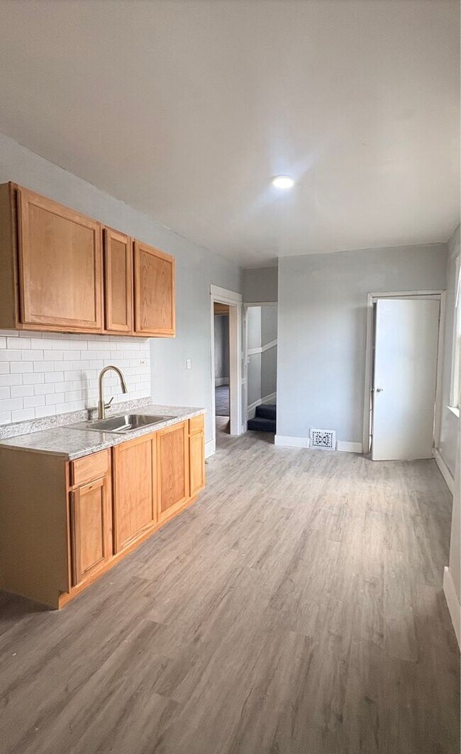 Building Photo - 668 Pingree St