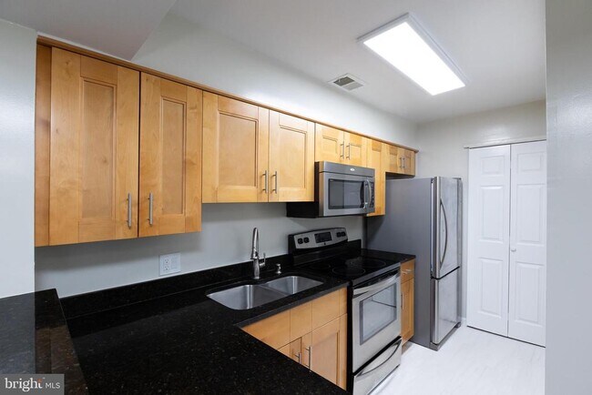 Building Photo - 5804 Inman Park Cir