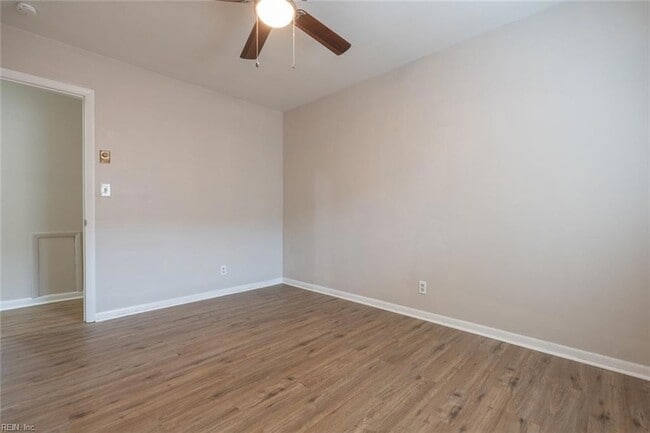 Building Photo - 344 Woodview Ave