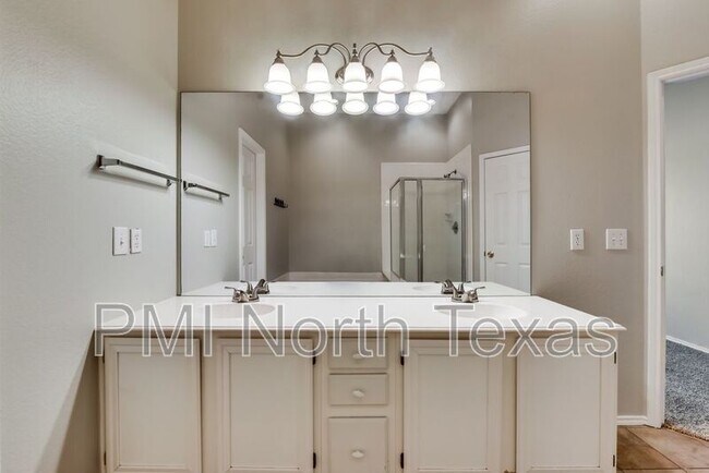 Building Photo - 10717 Camelot Dr