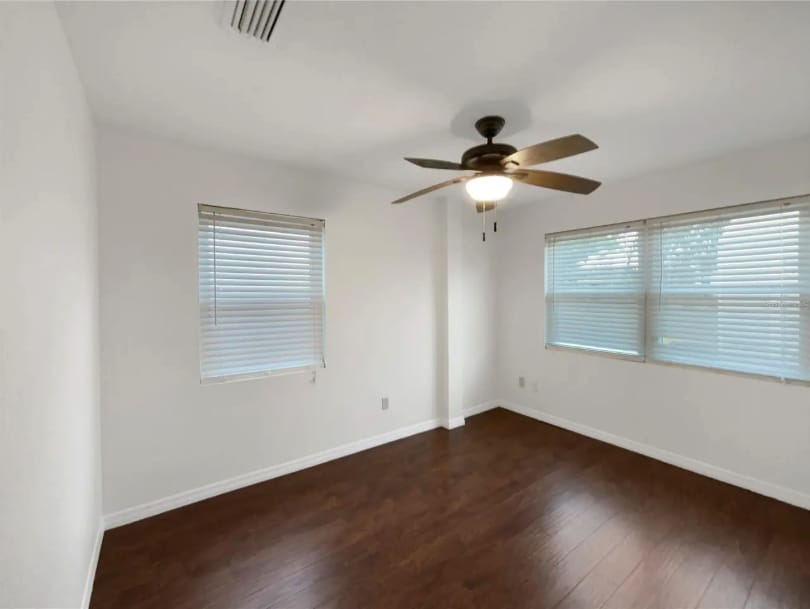 Building Photo - 930 School St