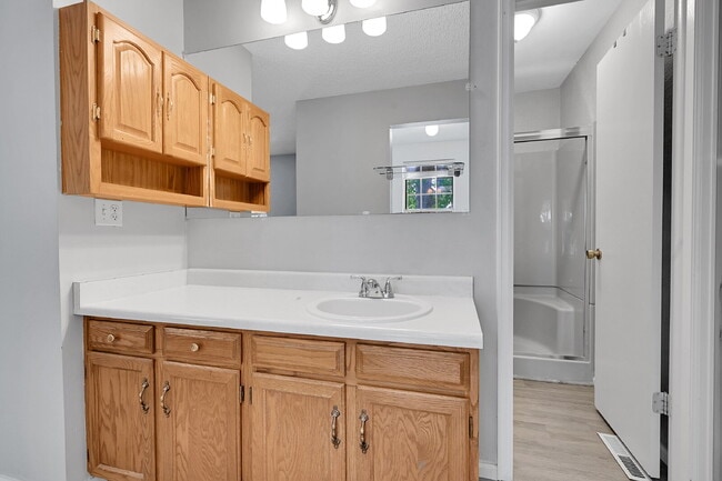 Building Photo - $2,895 - 3 Bed, 2.5 Bath Home with Central...
