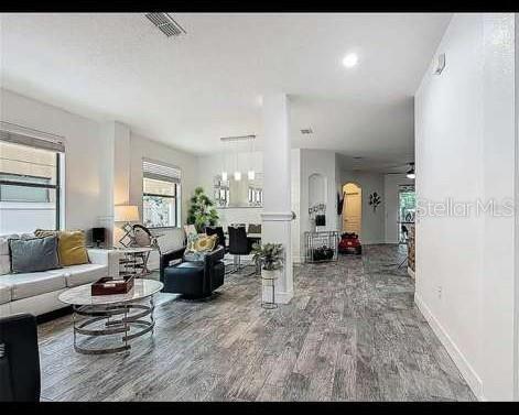 Building Photo - 911 La Terraza Lane