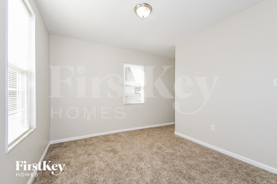 Building Photo - 929 Wachtel Ave