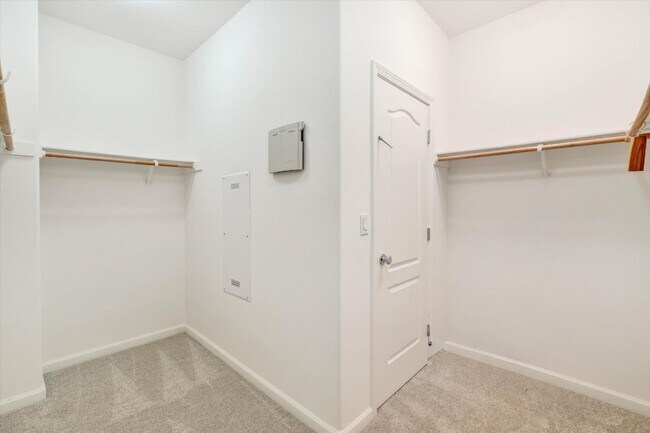 Building Photo - 378 Olive Hill Dr