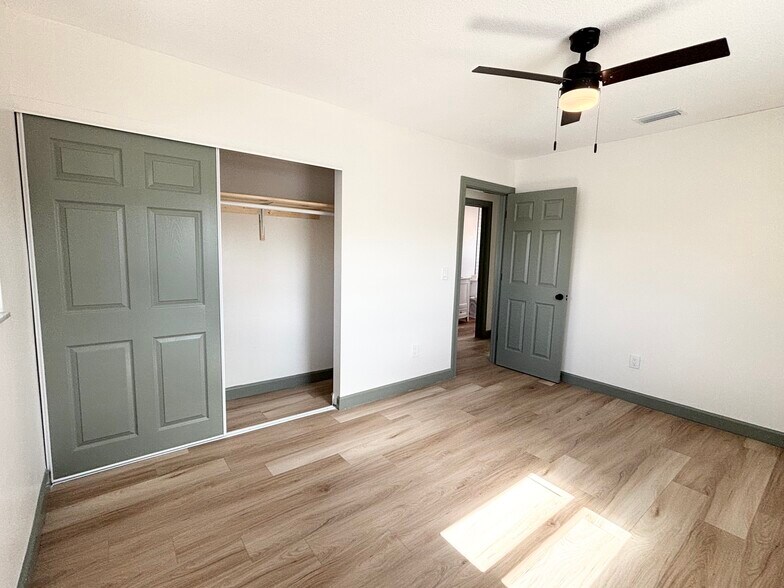 Building Photo - 510 91st Ave N