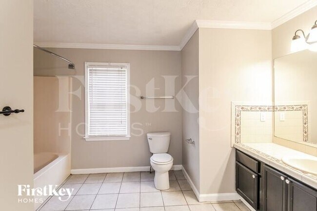 Building Photo - 1580 Summit Point