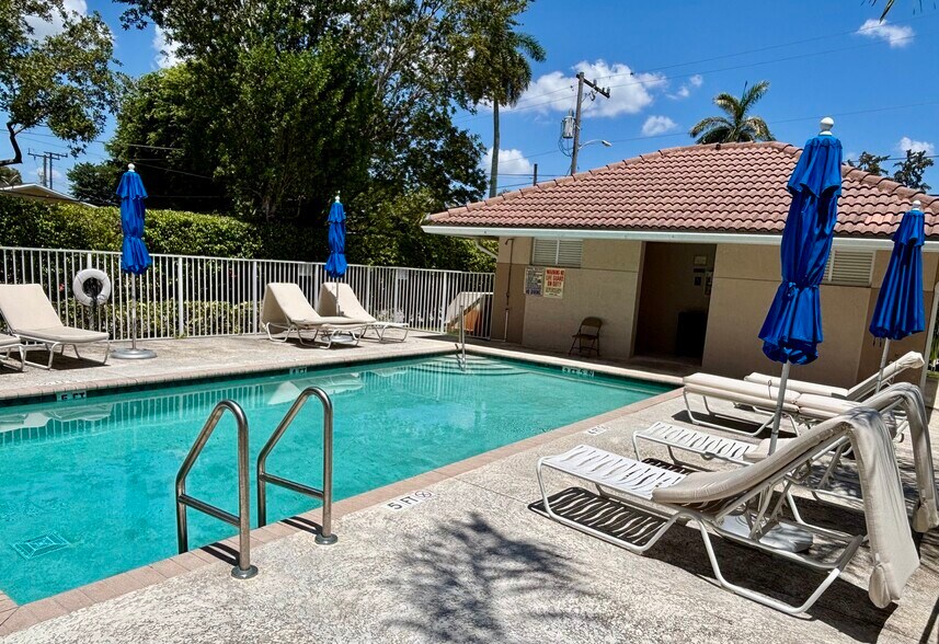 Building Photo - 4901 Palm Garden Ln