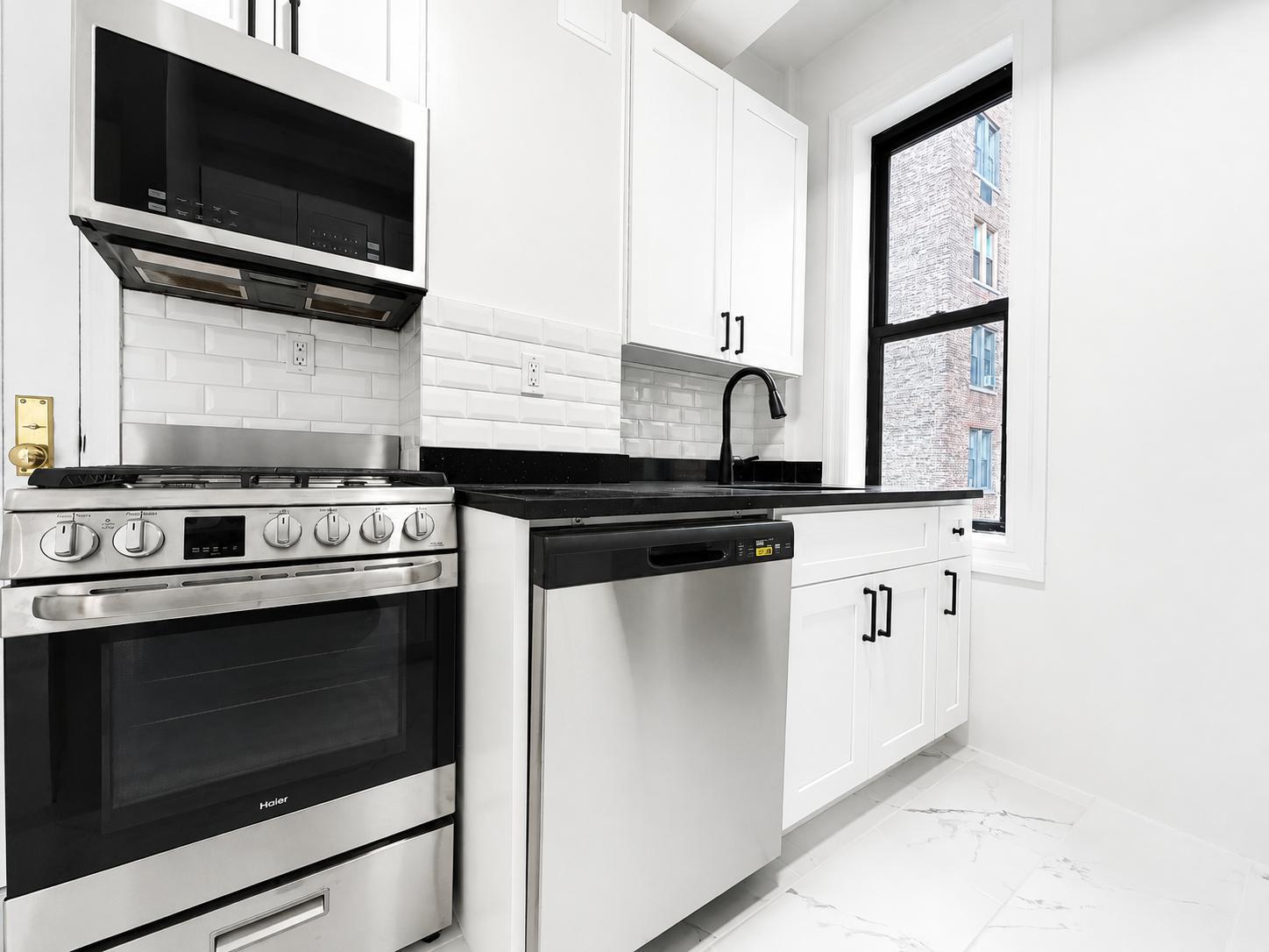 Building Photo - 308 W 104th St