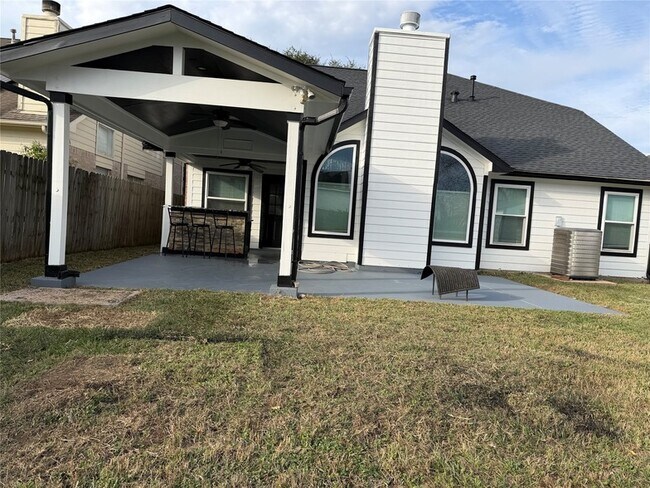 Building Photo - 4230 Geronimo Lake Dr