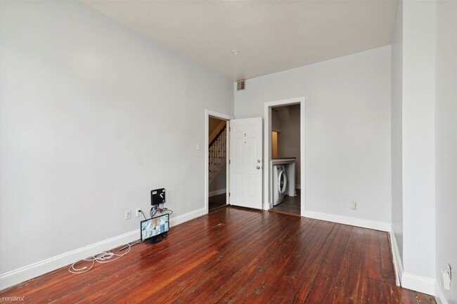 Building Photo - 3 br, 1 bath Triplex - 1729 W MONTGOMERY A...