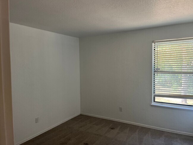 Building Photo - Bright 2 Bed 2 Bath Condo in great location!