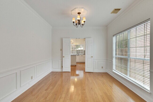 Building Photo - Charming Home in the Coveted River Place C...