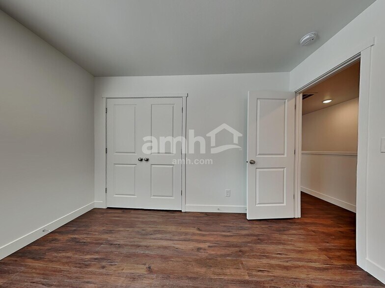 Building Photo - 7908 Selah St SW